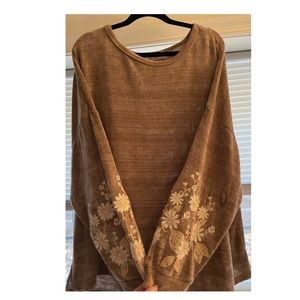 Boho sweater with floral sleeves